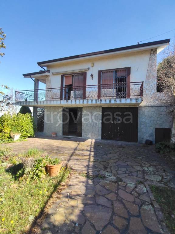 casa indipendente in vendita a Rocca d'Arazzo in zona Santa Caterina