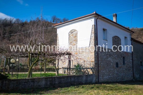 casa indipendente in vendita a Roccaverano