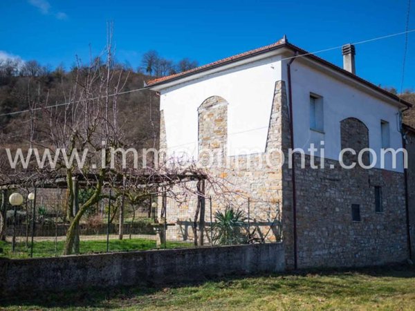 casa indipendente in vendita a Roccaverano