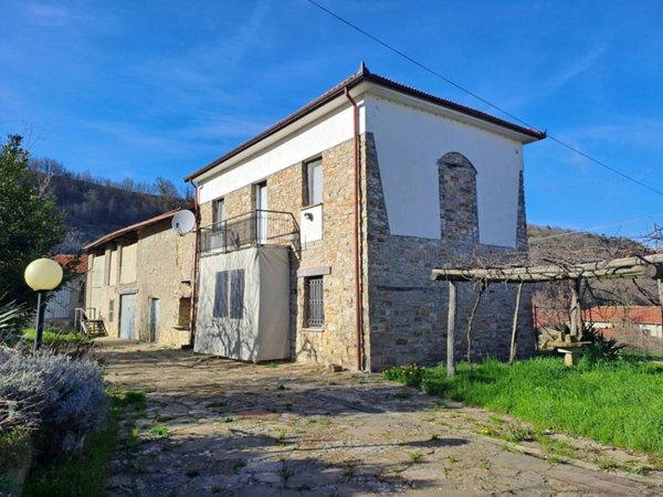 casa indipendente in vendita a Roccaverano