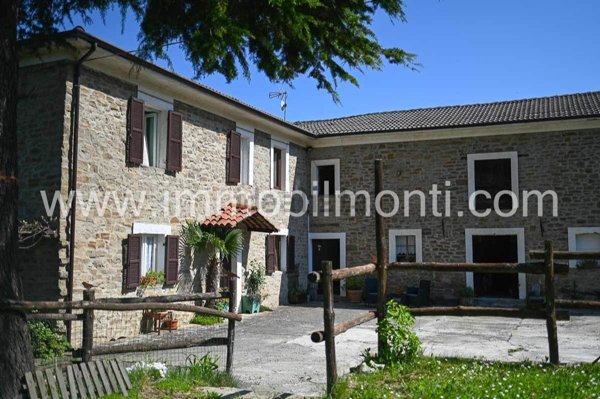 casale in vendita a Roccaverano