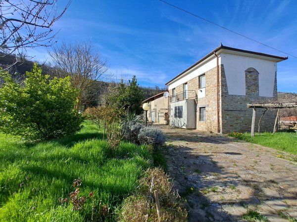 casa indipendente in vendita a Roccaverano