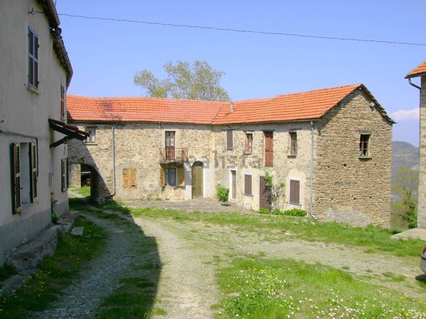 casale in vendita a Roccaverano in zona Tassito