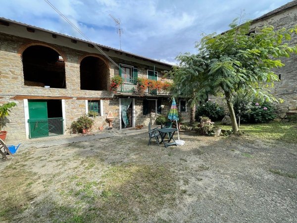 casa indipendente in vendita a Roccaverano in zona Garbaoli