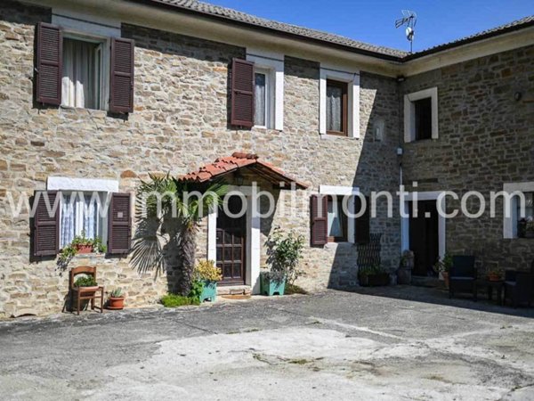 casale in vendita a Roccaverano in zona Tassito