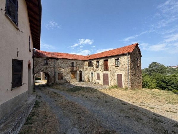 casale in vendita a Roccaverano in zona Tassito