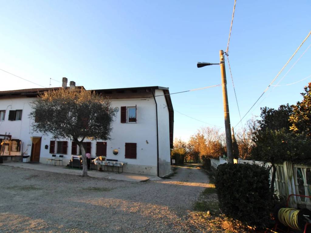 casa indipendente in vendita a San Damiano d'Asti in zona San Pietro