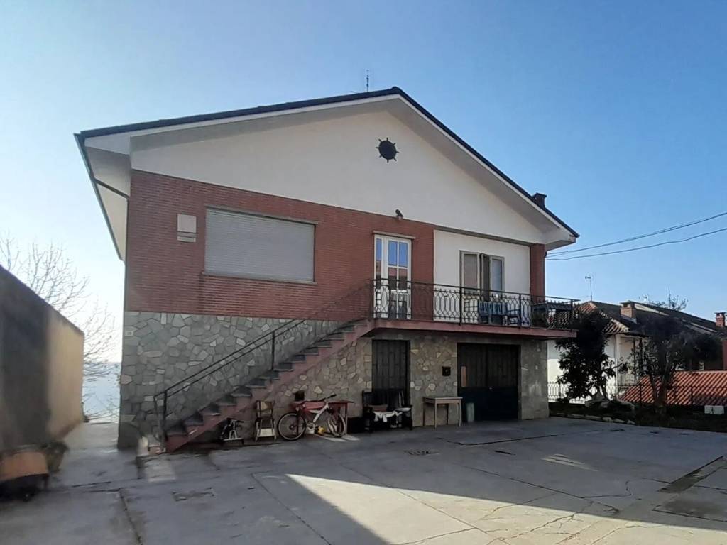 casa indipendente in vendita a San Damiano d'Asti in zona San Pietro