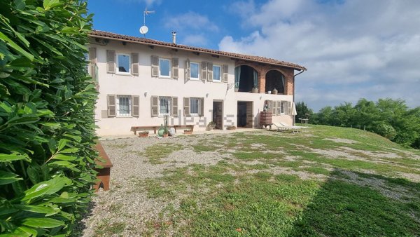casale in vendita a San Damiano d'Asti