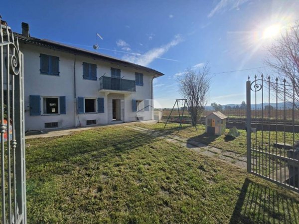 casa indipendente in vendita a San Damiano d'Asti in zona Valdoisa