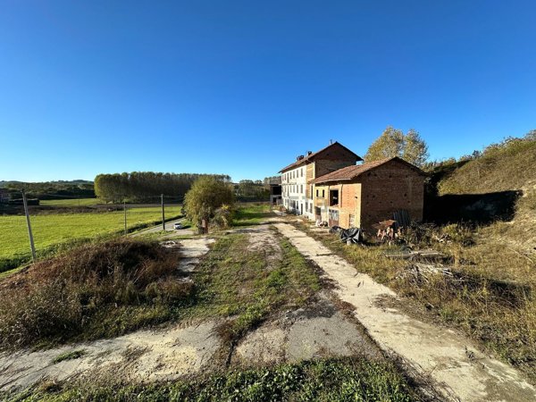 casale in vendita a San Damiano d'Asti