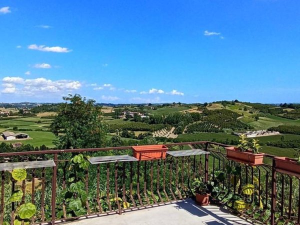 casa indipendente in vendita a San Damiano d'Asti in zona San Pietro
