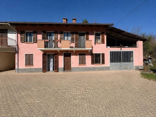casale in vendita a San Damiano d'Asti