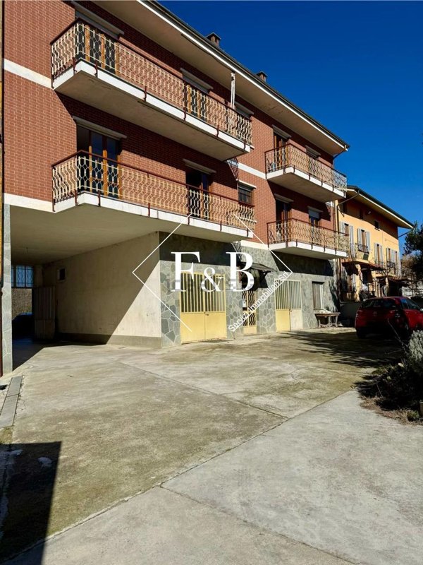 casa indipendente in vendita a San Damiano d'Asti in zona San Pietro