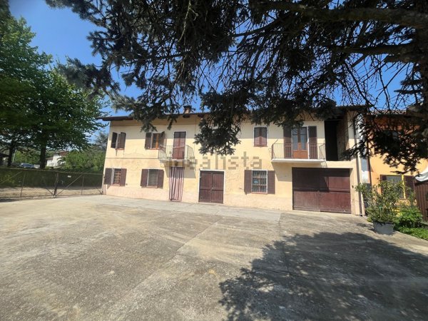 casale in vendita a San Damiano d'Asti in zona Gorzano
