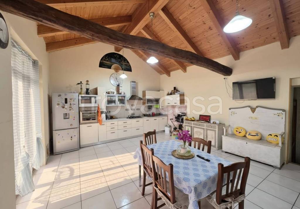casa indipendente in vendita a San Damiano d'Asti in zona Lavezzole