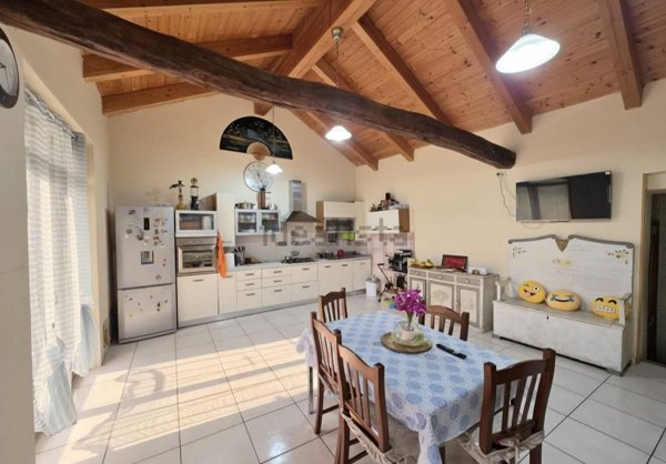 casale in vendita a San Damiano d'Asti in zona Lavezzole