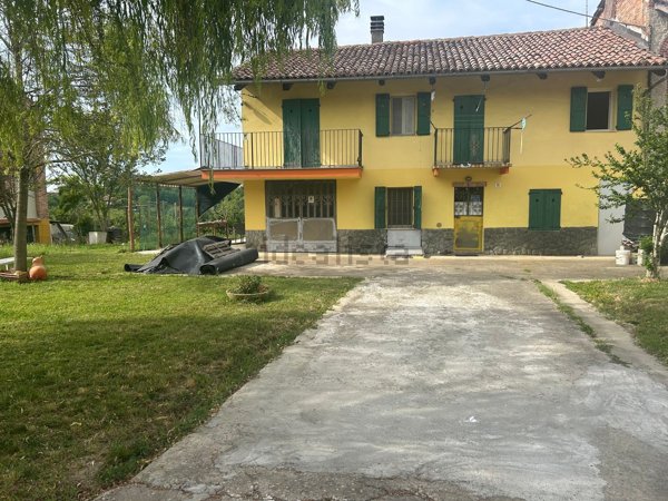 esavano in vendita a San Martino Alfieri