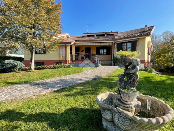 casa indipendente in vendita a San Marzano Oliveto