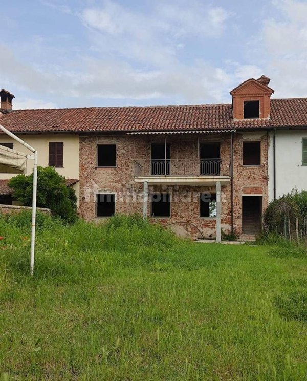 pentavano in vendita a Tigliole