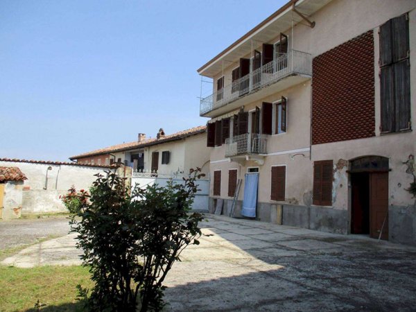 casa indipendente in vendita a Tonco in zona Stazione