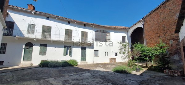 casa indipendente in vendita a Tonco in zona Stazione