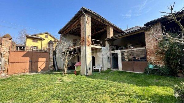 casa indipendente in vendita a Tonco in zona Stazione