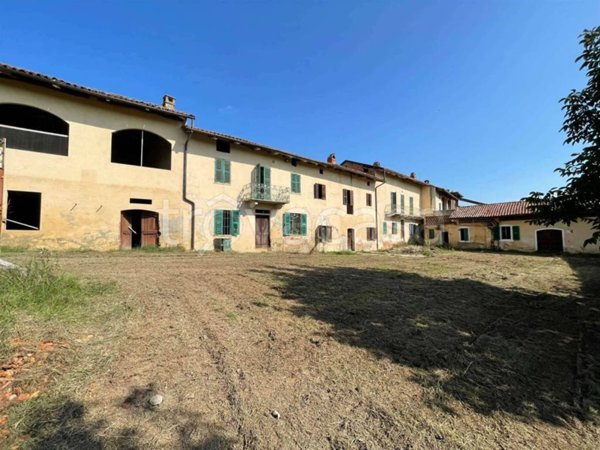 casa indipendente in vendita a Tonco in zona Stazione
