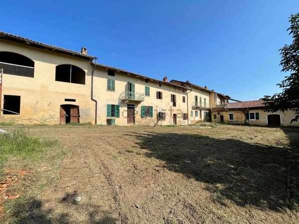 casa indipendente in vendita a Tonco in zona Stazione