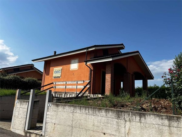 casa indipendente in vendita a Valfenera