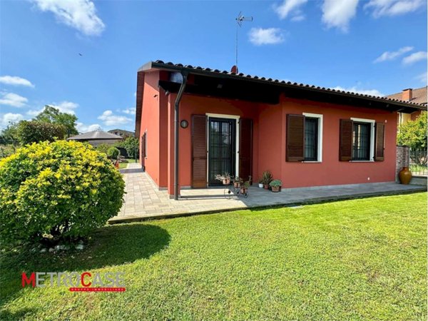 casa indipendente in vendita a Valfenera