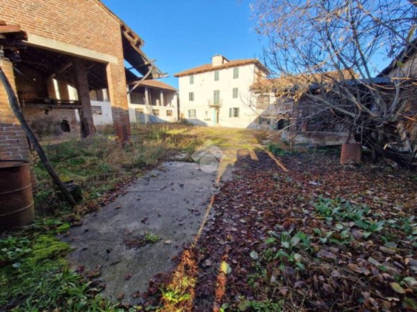 casa indipendente in vendita a Valfenera