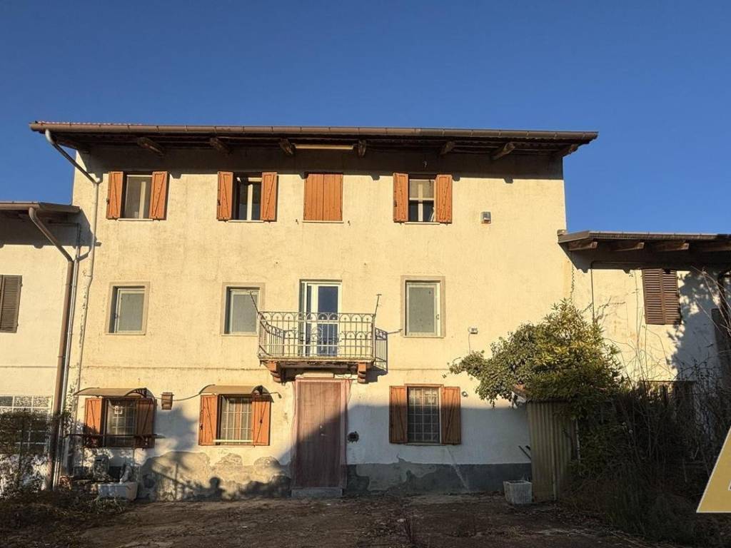 casa indipendente in vendita a Valfenera
