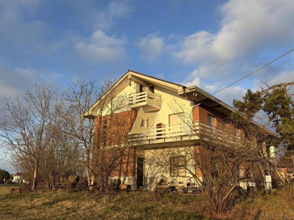casa indipendente in vendita a Valfenera