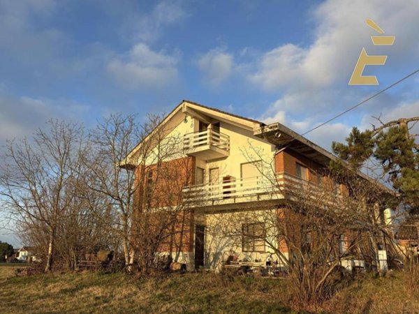 casa indipendente in vendita a Valfenera