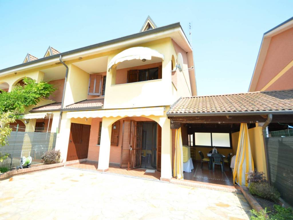 casa indipendente in vendita a Valfenera