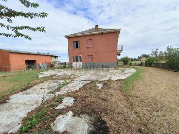 casa indipendente in vendita a Valfenera