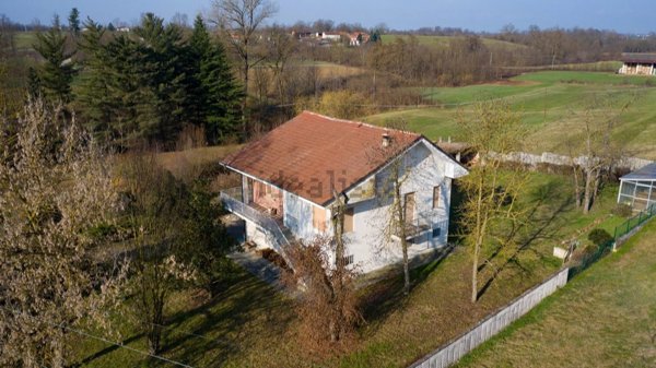 casa indipendente in vendita a Valfenera