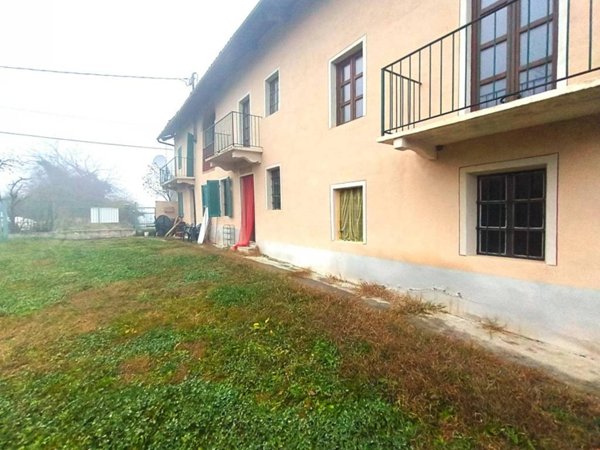 esavano in vendita a Valfenera