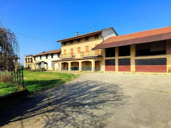 casale in vendita a Valfenera