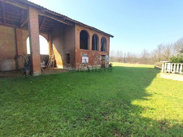 casale in vendita a Valfenera in zona San Sebastiano