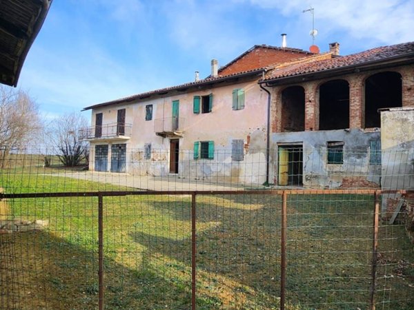 casale in vendita a Valfenera