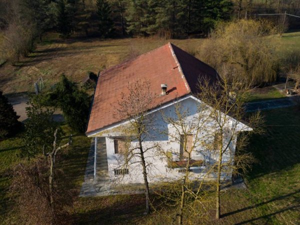 casa indipendente in vendita a Valfenera