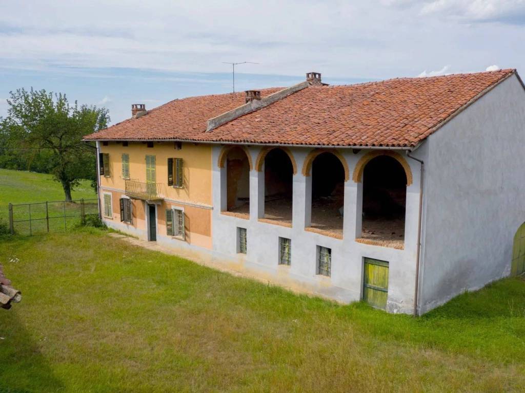 casa indipendente in vendita a Valfenera in zona Villata