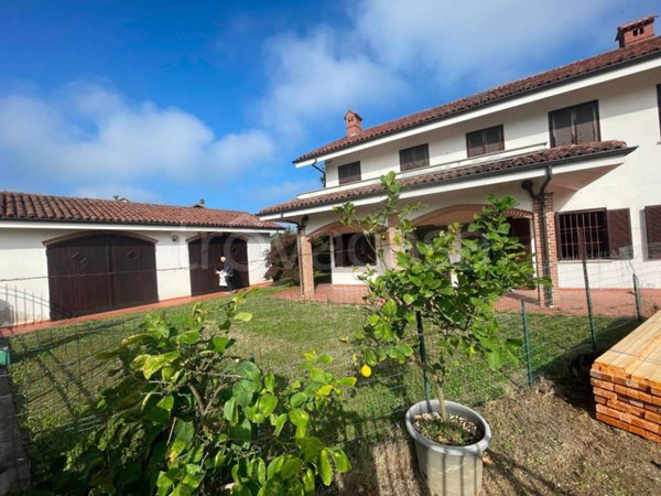 casa indipendente in vendita a Valfenera