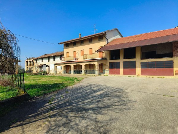 casale in vendita a Valfenera