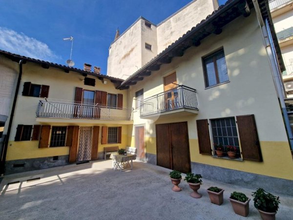 casa indipendente in vendita a Valfenera