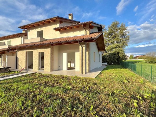 casa indipendente in vendita a Valfenera