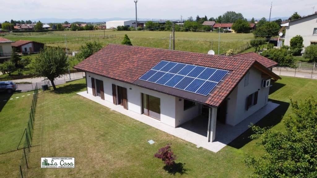 casa indipendente in vendita a Valfenera