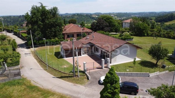 casa indipendente in vendita a Valfenera
